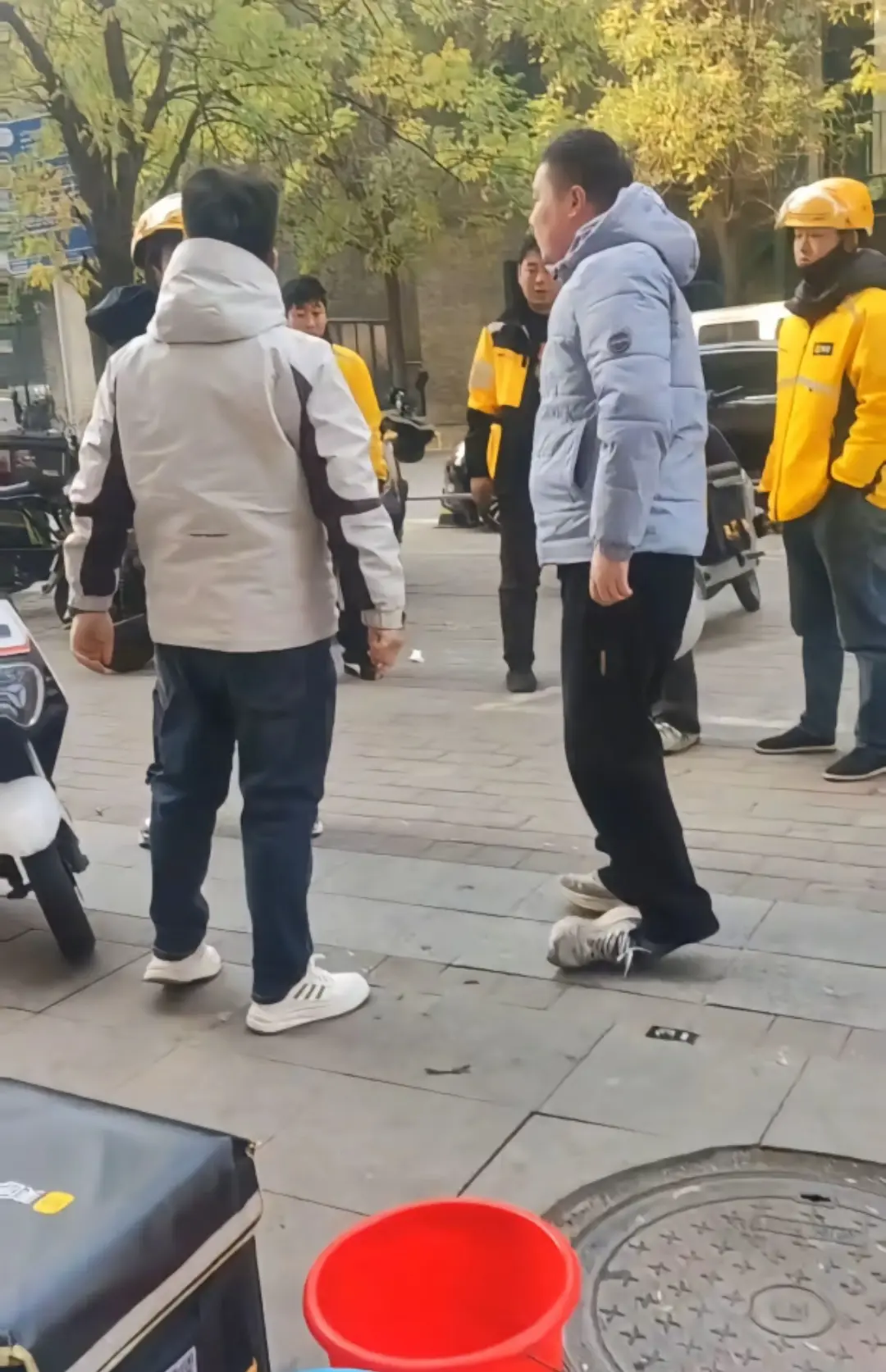 《石家庄美团外卖小哥事件及站长相关视频》-资源截图